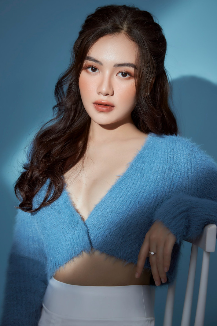 Vũ Thùy Linh nhận được nhiều lời khen của cộng đồng mạng khi sở hữu gương mặt xinh xắn, vẻ ngoài cuốn hút.