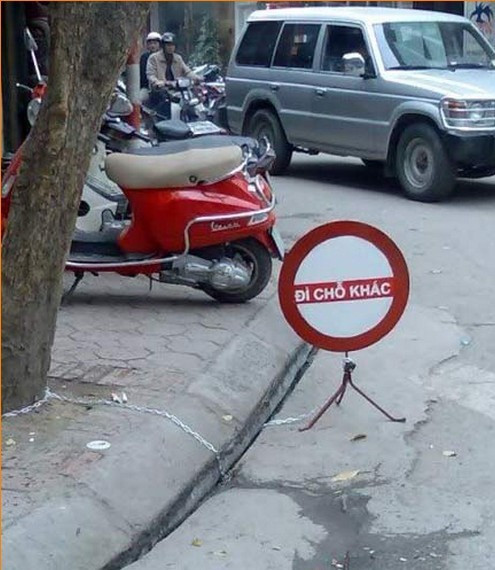Chính sự chân thật và hài hước của nội dung cảnh báo đã thu hút được sự chú ý của rất nhiều người đi đường cũng như cộng đồng mạng.