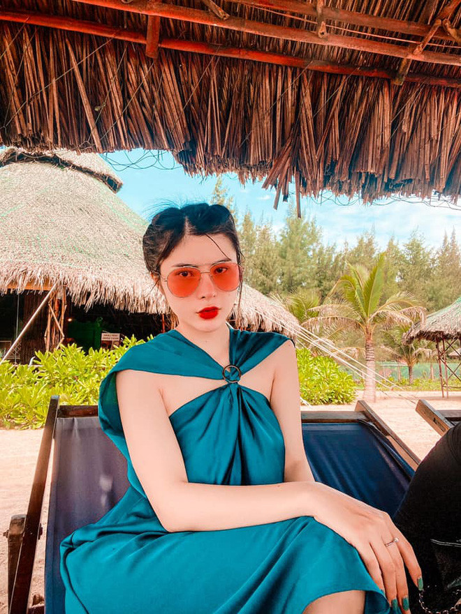 Người đẹp gây chú ý nhờ gương mặt sắc sảo cùng với thân hình gợi cảm số đo ba vòng quyến rũ.