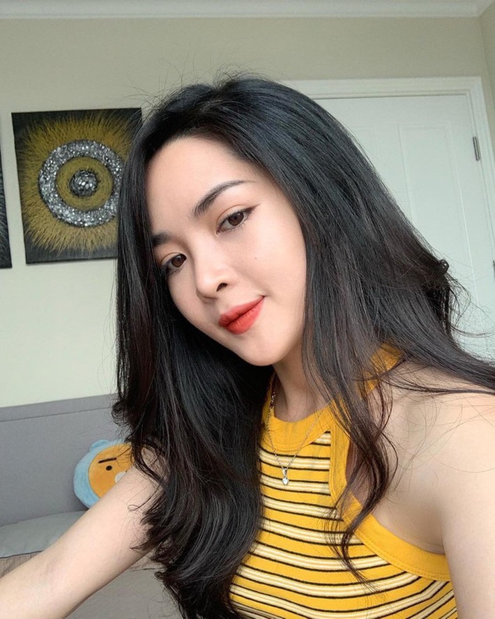 Trước cuộc động dao kéo, Thanh Quỳnh sở hữu gương mặt khá thô và không mấy nổi bật, cô nàng cũng gặp rất nhiều khó khăn trong công việc cũng như các mối quan hệ.
