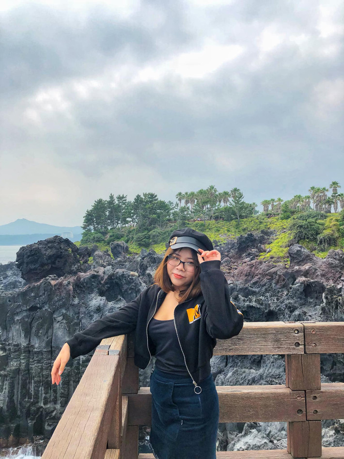 Không chỉ xinh đẹp và có thành tích học tập tốt, gái xinh đến từ Quảng Ninh còn giỏi trong việc kiếm tiền khi trở thành người mẫu ảnh của nhiều nhãn hiệu nổi tiếng.
