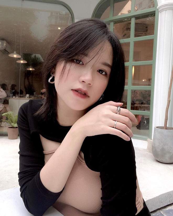 Minh Tâm đã được nhiều bạn bè biết đến với vẻ dễ thương và nụ cười duyên.