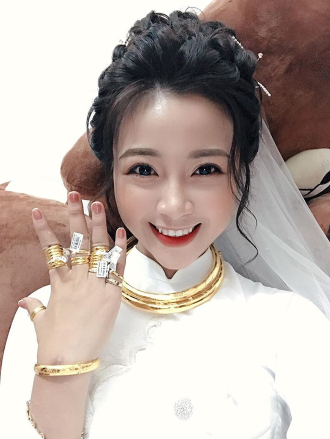 Ngoài ra, Nhật Linh cũng bày tỏ lí do khiến cô trông kém sắc hơn ngày thường là vì căng thẳng và mất ngủ trong trước ngày trọng đại.