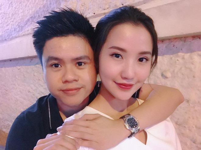 Từ sau đám hỏi bí mật này, vợ sắp cưới Phan Thành bỗng trở thành chủ đề bình luận sôi nổi của cư dân mạng. Phần lớn họ tò mò về nhan sắc, gia thế của người đẹp đã được chàng thiếu gia lựa chọn gắn bó suốt đời.