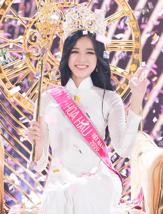 Tân Hoa hậu Việt Nam đã thể hiện được bản lĩnh cùng sự sắc sảo trên sân khấu. Sau khi đăng quang, cư dân mạng đã nhanh chóng vào "soi" trang cá nhân Instagram của cô nàng và phát hiện ra người đẹp là "vựa thính" với hàng loạt hình ảnh sống ảo cực xinh đẹp.