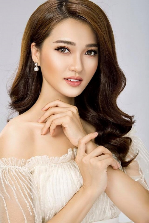 Người đẹp Ngọc Nữ là tình cũ của cầu thủ Phan Văn Đức, cô nàng từng thi Hoa hậu Hoàn vũ Việt Nam nhưng không thể giành vương miện.