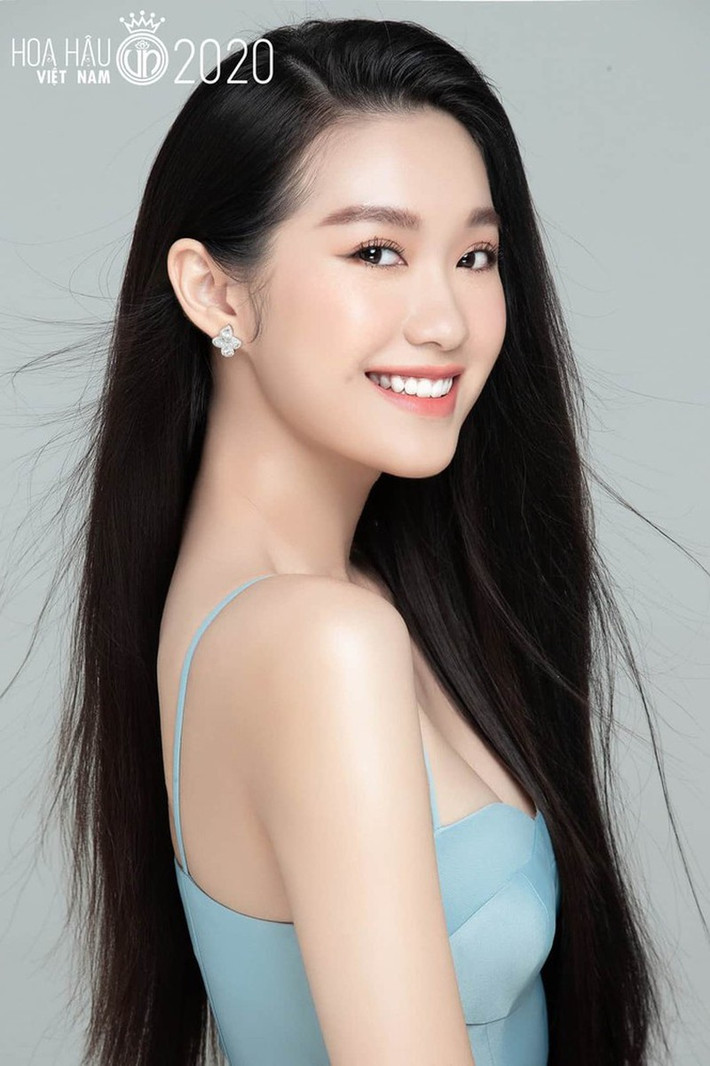 Có thể thấy họ không công khai chuyện tình yêu nhưng cũng không ngần ngại cho tất cả thấy tình cảm mặn nồng.