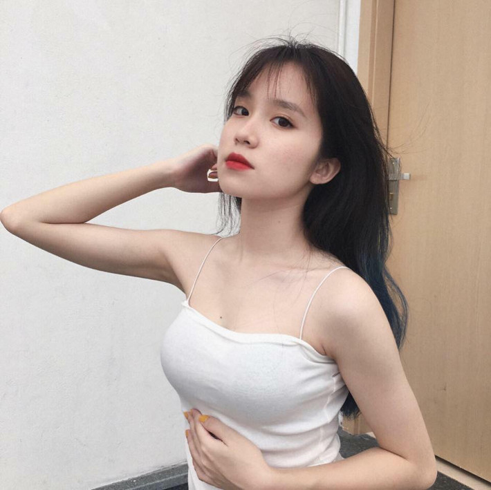 Với nụ cười này, Nhung được hàng trăm lời khen có cánh, hàng ngàn người theo dõi.