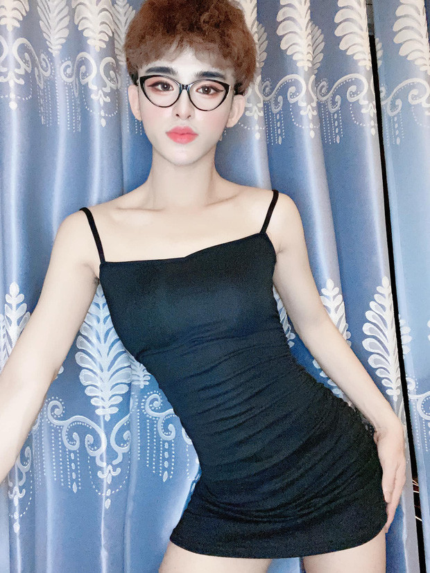 Trước khi tham dự vào cuộc thi này, "hiện tượng mạng" Trần Đức Bo đã nổi lên với việc make up như ulzzang Hàn.Sau đó, Đức Bo lại nổi lên như một "thảm hoạ Tik Tok", những scandal và trend nhõng nhẽo "mèo méo meo".