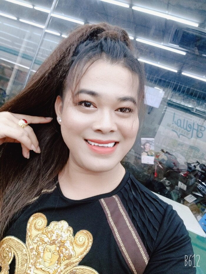 Thí sinh Vũ Thu Phương từng gây chú ý với hàng loạt clip catwalk vui nhộn, những màn livestream hài hước trên Facebook cùng tài nói chuyện duyên dáng khiến người khác bật cười thích thú.