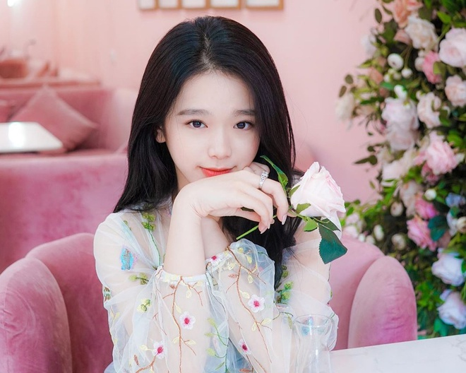 Ở lứa tuổi 18, những gì mà Linh Ka có được sang chảnh chẳng kém nhiều sao nữ đã hoạt động lâu năm.