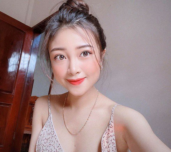 Nhiều người cho rằng, sau sinh, nhan sắc Nhật Linh ngày càng thăng hoa.