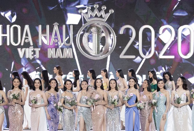 Tối hôm nay (20/11), đêm Chung kết Hoa hậu Việt Nam 2020 đang diễn ra tại TP. HCM quy tụ đông đảo các nghệ sĩ, người đẹp và Hoa hậu tham dự. Đây hiện là sự kiện thu hút sự chú ý, quan tâm của khán giả nhất thời điểm hiện tại.