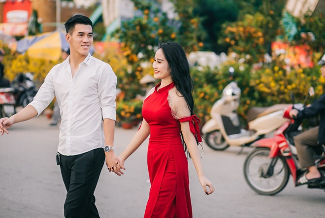 Ngọc Quyên (sinh năm 1995) và cầu thủ Nguyễn Tiến Linh công khai hẹn hò vào cuối năm 2017. Chuyện tình chị em của đôi trai tài gái sắc được dân mạng ngưỡng mộ.