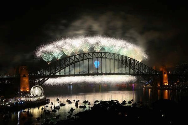 Cảnh bắn pháo hoa huy hoàng tuyệt mỹ ở cầu cảng Sydney.