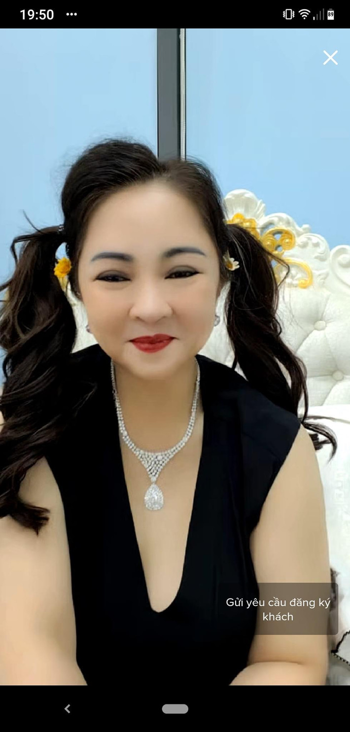 Trong mắt nhiều người, bà Phương Hằng hẳn phải là một người phụ nữ vô cùng cứng rắn, đanh thép và cực kỳ khó tính, nghiêm nghị, tuy nhiên qua lần livestream này chắc ai cũng sẽ có cái nhìn khác.