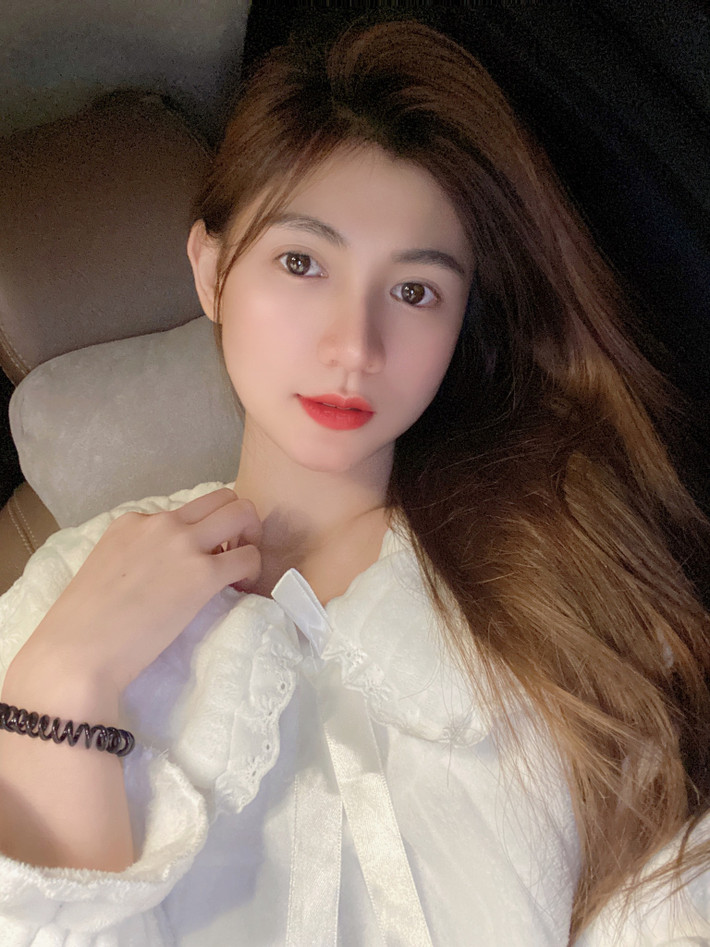 12 năm sau, cô nàng thậm chí còn khiến dân mạng trầm trồ hơn thế với nhan sắc kẹo ngọt, tiểu thư.