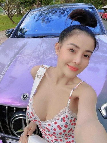 Được biết, chiếc xe này là món quà mà bạn trai Lương Bằng Quang tặng cho cô sau thời gian mắc kẹt ở Phú Quốc.