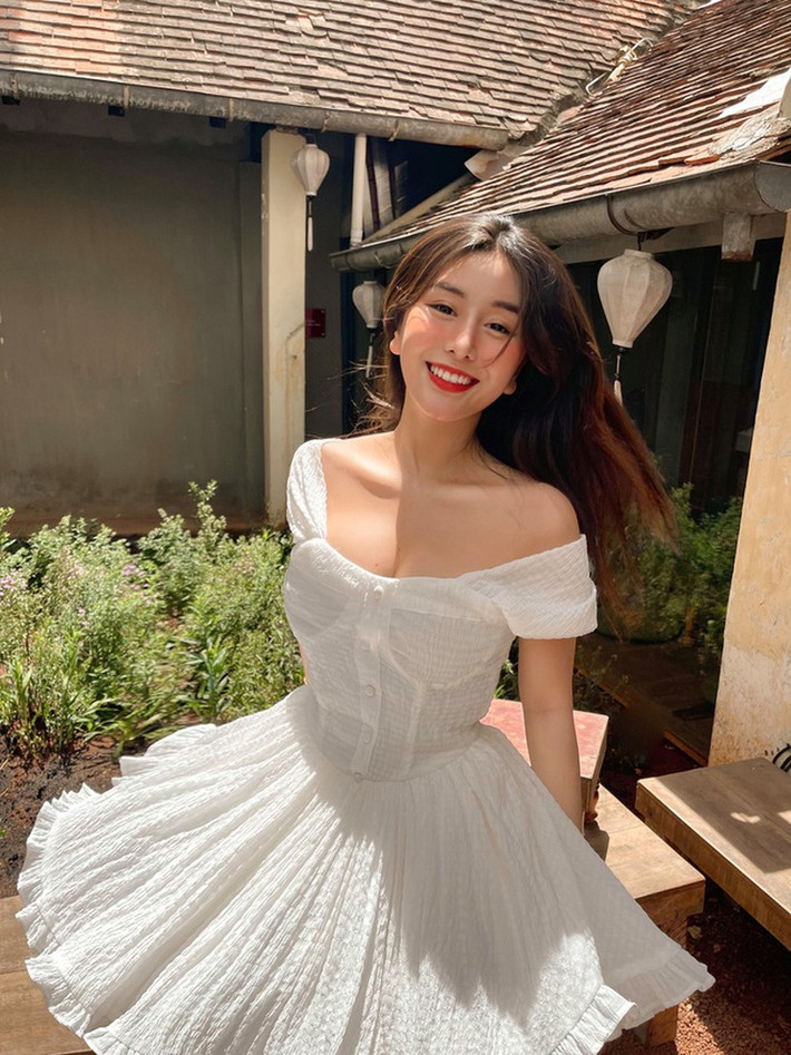 Võ Ngọc Trân cũng là hot girl khiến nhiều người ngưỡng mộ khi có thu nhập "khủng" trong năm 2021.