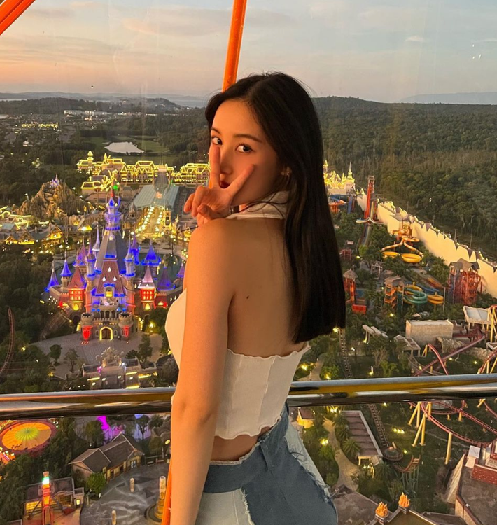 Cô nàng cũng từng công khai phẫu thuật thay đổi kích thước vòng 1.