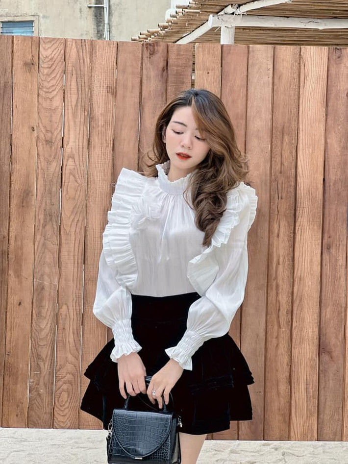 Dù đã hơn 20 tuổi nhưng hot girl ngành Y có khuôn mặt rất trẻ trung, tinh nghịch như một nữ sinh cấp 2.