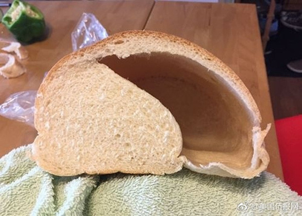 Chiếc bánh mì chứa đựng nhiều không khí hơn bột mì này có lẽ là thảm họa mua hàng hiếm ai gặp phải. Ảnh: Tổng hợp