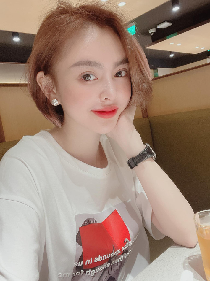 Cuối tháng 12/2019, mạng xã hội từng xôn xao trước đoạn clip nhạy cảm của một cặp đôi. Nhân vật nữ chính bị nghi là Trang Nemo. Tuy nhiên, sau đó cô lên tiếng phủ nhận. Ảnh: Tổng hợp