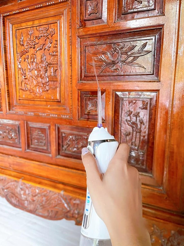 Tuy nhiên nhược điểm của cách làm này cũng là khi khô vẫn có thể lộ ra những vết bẩn trước đó. Hơn nữa vì diện tích lớn nên việc sử dụng máy tăm nước để làm sạch bàn ghế khá là mất thời gian.