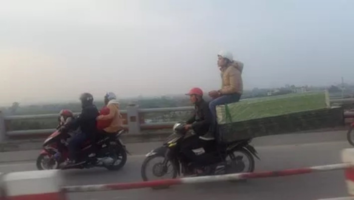 Một vị trí ngồi với view nhìn từ trên cao.