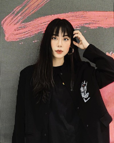 Được xem là một trong những "idol" hài hước nhất nhì showbiz Việt, Mai Âm Nhạc thường xuyên có những nội dung độc đáo khiến cư dân mạng thích thú.