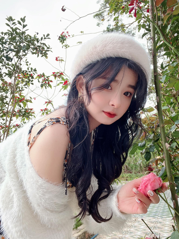 Sở hữu gần 800 nghìn người theo dõi, Mèo 2K4 cũng là nữ streamer được tìm kiếm nhiều nhất theo thống kê của Google trong năm 2021 vừa qua.