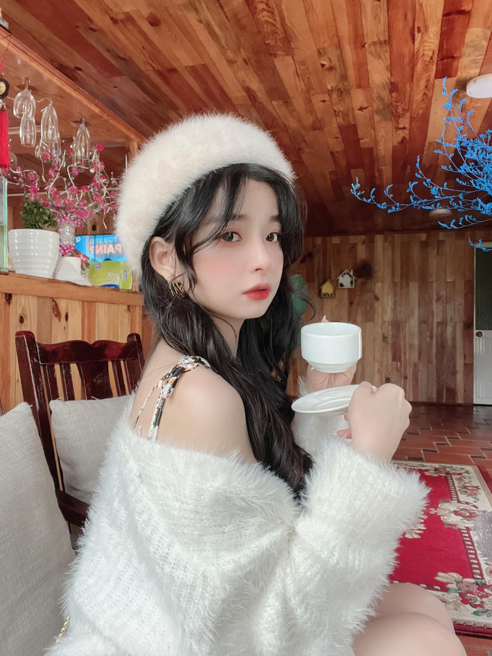 Nhìn hình ảnh rạng rỡ, có chút kiêu sa, mạnh mẽ ở thời điểm hiện tại, không ít người phải tỏ ra bất ngờ và nể phục sự nỗ lực của cô nàng.