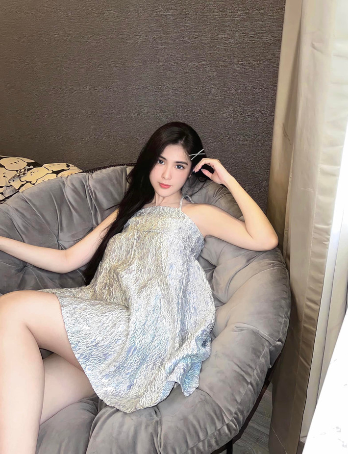Đoan Nghi được đánh giá là ngày càng gợi cảm và trưởng thành.