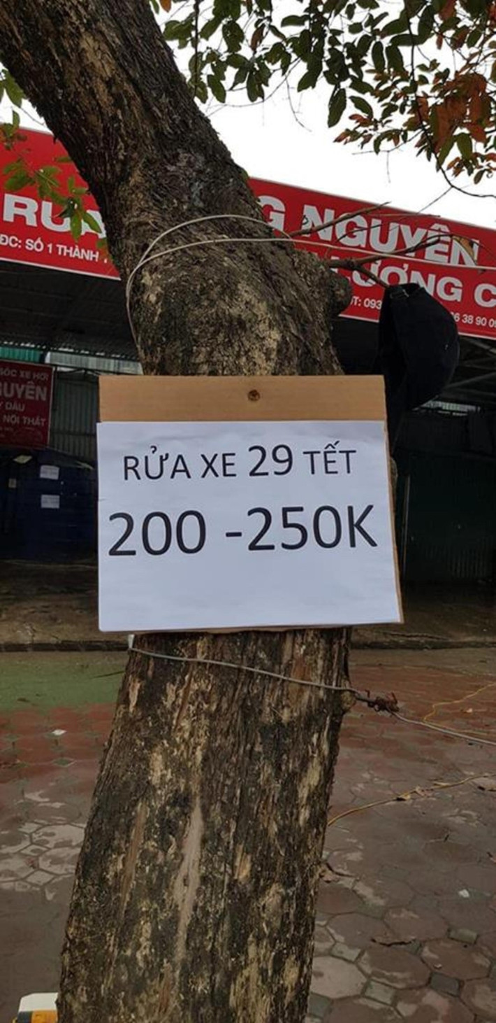 Câu chuyện rửa xe ngày cuối năm không còn quá xa lạ, giá cả tăng chóng mặt vào những ngày này.