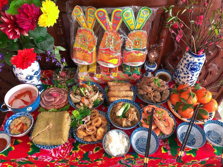 Chỉ cần nhìn mâm cúng ông Công ông Táo này là biết người làm vô cùng đảm đang và khéo léo. Ảnh: Thanh Hoan