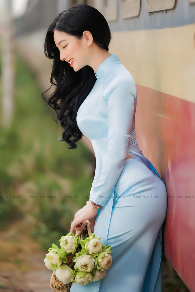 Nhờ lợi thế ngoại hình đẹp, Quỳnh Trâm từng giành giải Á khôi 1 cuộc thi Duyên dáng sinh viên Việt Nam.