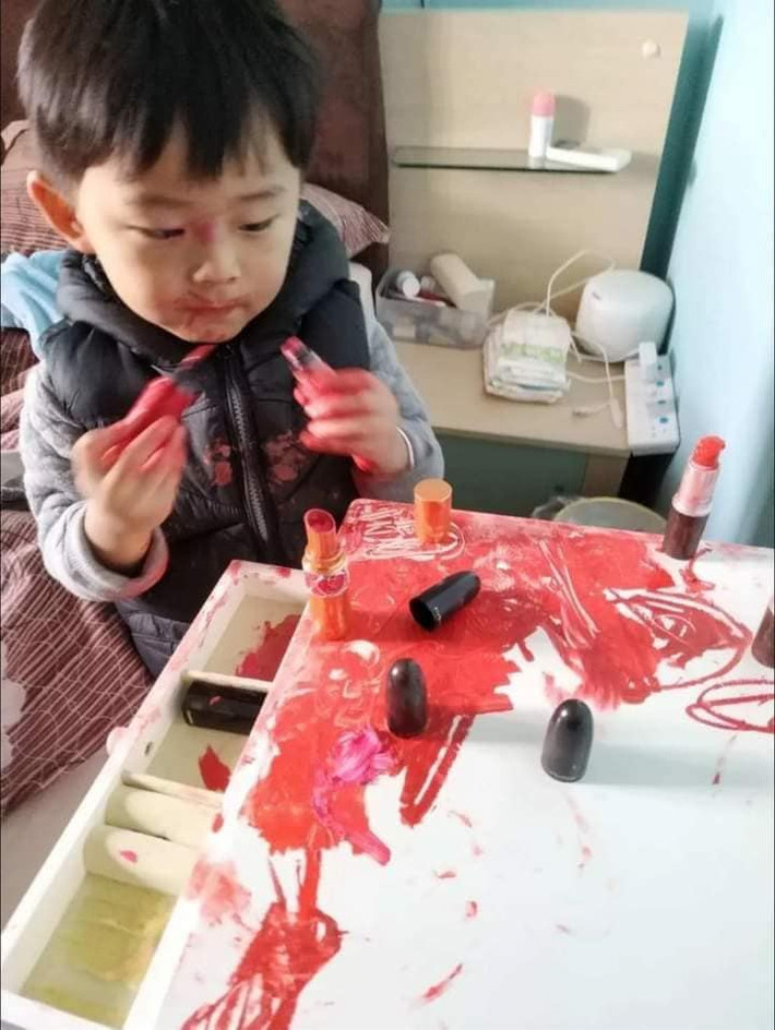 Trẻ con ai mà không yêu, không quý, có đứa trẻ cũng vui cửa vui nhà hơn bao nhiêu phần song đi kèm với đó là những tình huống mà chúng khiến người lớn phải tức điên.