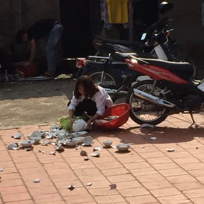 Những câu chuyện đổ vỡ mâm bát đĩa là chuyện không còn mới, cũng chính vì áp lực nhiều khiến những vụng về, lóng ngóng không thể tránh khỏi, từ đó mới nảy sinh nhiều tình huống "dở khóc dở cười".