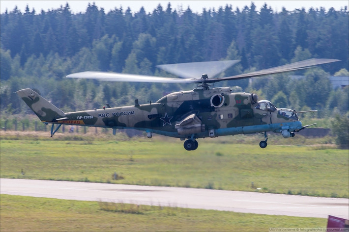 Trực thăng chiến đấu Mi-24 - đây là loại trực thăng chiến đấu hiếm hoi trên thế giới có khả năng vận tải người và hàng hoá. Nguồn ảnh: Englishrussian.