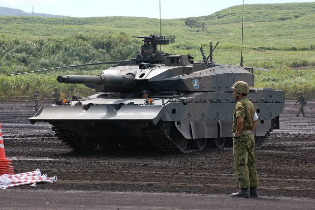Type 10 - chiếc xe tăng đắt nhất thế giới của Nhật Bản được ra đời từ năm 2010 và phục vụ trong biên chế Lực lượng Phòng vệ Nhật Bản từ năm 2012. Kể từ khi ra đời tới nay, xe tăng chiến đấu chủ lực Type 10 đã được coi là loại xe tăng hiện đại bậc nhất từng được Nhật Bản sản xuất, thậm chí vượt trội hơn bất cứ loại xe tăng nào của phương Tây hiện tại. Nguồn ảnh: CACC.