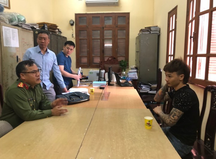 Tháng 4/2019,Ngô Bá Khá (26 tuổi, tức Khá "bảnh") bị Công an thị xã Từ Sơn (Bắc Ninh) bắt giam, khởi tố về tội Đánh bạc và Tổ chức đánh bạc.