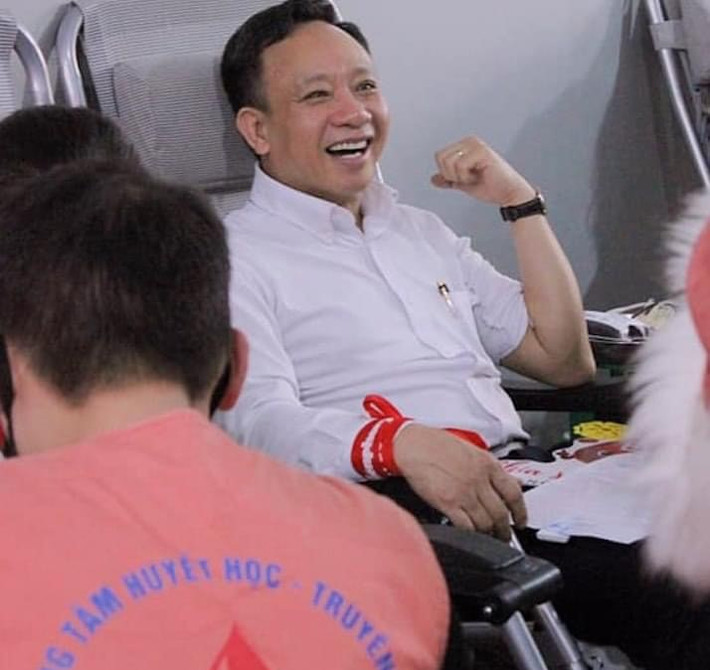 PGS.TS Phạm Xuân Dương, hiệu trưởng Trường Đại học Hàng hải Việt Nam chia sẻ, năm 1995, khi là giảng viên khoa Máy và được cử sang Nhật đào tạo, một lần, thầy Dương được tham gia hiến máu nhân đạo tại xe lưu động. Đó là lần đầu tiên và cũng là cơ duyên cho chuỗi hành trình làm việc thiện, hiến máu cứu người sau này.