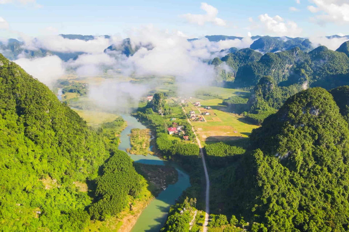 Quảng Bình – mảnh đất miền Trung nắng gió, nơi được biết đến với những kỳ quan thiên nhiên như Phong Nha – Kẻ Bàng, biển Nhật Lệ thơ mộng và những dãy núi trập trùng – còn lưu giữ trong lòng du khách bởi nền ẩm thực đậm đà, mộc mạc mà khó quên. Ảnh Internet