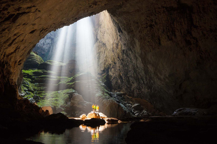 Ngoài ra, hệ động vật trong hang cũng rất phong phú, từ những loài côn trùng đặc hữu đến những đàn chim và dơi sinh sống tự nhiên. Chính vì sự đa dạng này mà Sơn Đoòng không chỉ là một kỳ quan địa chất mà còn là một kho báu sinh học. Ảnh Internet