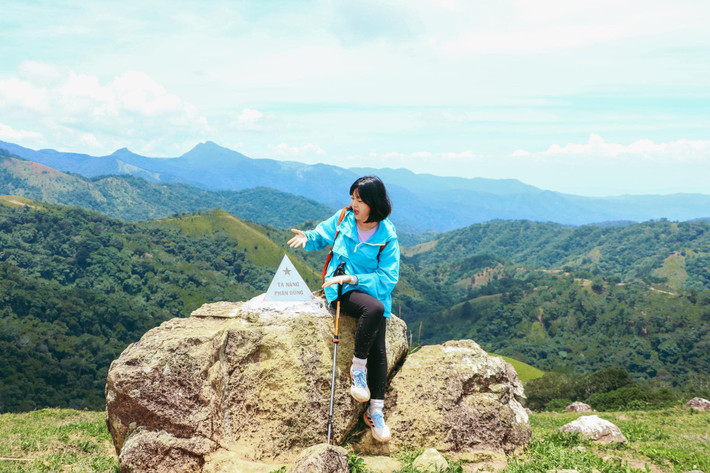 Đi qua các đồi cỏ xanh mướt, những khu rừng nguyên sinh, thung lũng và suối trong, cung trekking này mang lại cho du khách những trải nghiệm tuyệt vời giữa lòng thiên nhiên. Đặc biệt, do ít người biết đến và ít được khai thác du lịch, Tà Năng - Phan Dũng là lựa chọn lý tưởng để tránh xa đám đông trong kỳ nghỉ lễ. Ảnh Yến Nguyễn