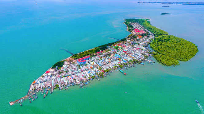 Cần Giờ, cách trung tâm TP HCM chỉ khoảng 50km, là một trong những địa điểm sinh thái nổi tiếng của thành phố. Nơi đây sở hữu hệ sinh thái rừng ngập mặn phong phú, được UNESCO công nhận là khu dự trữ sinh quyển thế giới. Ảnh Marina
