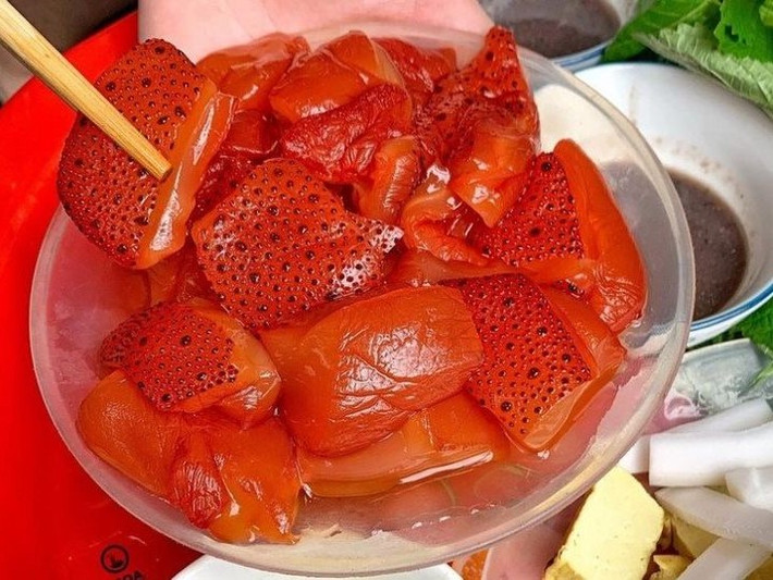 Giá một suất sứa đỏ dao động từ 30.000 - 50.000 đồng, tùy quán và khẩu phần ăn. Ảnh Internet