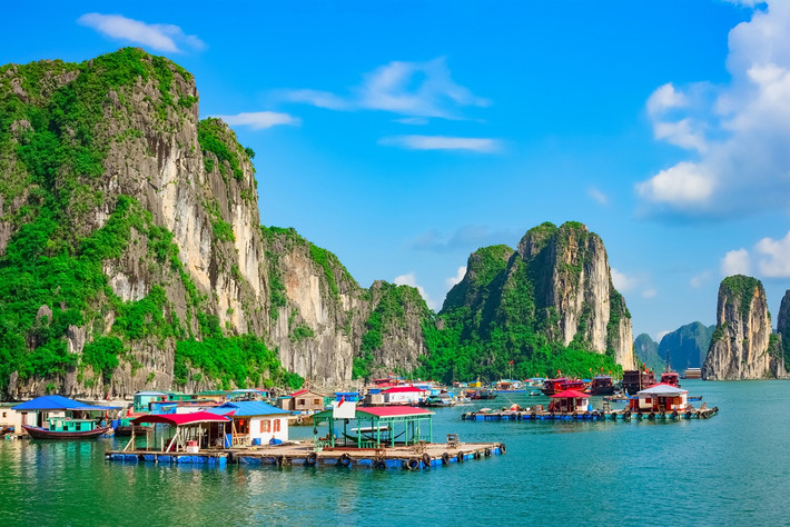 Không phải ngẫu nhiên mà Cửa Vạn từng được trang du lịch uy tín Journeyetc bình chọn là một trong 16 ngôi làng cổ đẹp nhất thế giới. Cái đẹp của Cửa Vạn không đến từ sự tráng lệ mà từ chính nét bình dị, mộc mạc, gắn bó với thiên nhiên và văn hóa bản địa. Ảnh Internet
