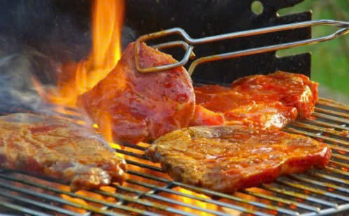 Được biết mỗi loại kiến mang đến một hương vị riêng, như mùi thơm hắc là do kiến vống đen đốt, vị thơm chua là do kiến vống đỏ đốt, tương tự như thế với vị ngọt, vị cay,… Ảnh Internet