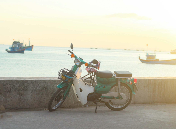 Làng chài Cà Ná không chỉ là một điểm đến tuyệt đẹp mà còn là nơi để du khách cảm nhận được sự bình yên và chất phác của người dân miền biển.